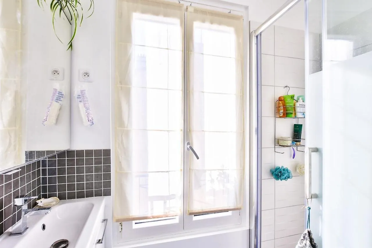 Bright Studio Of 30Sqm - Paris 20 France